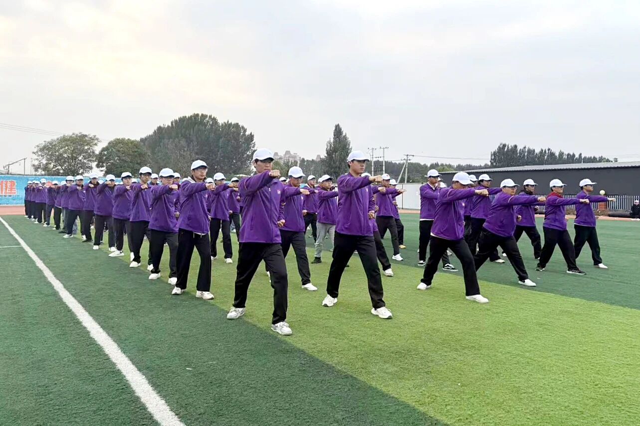 顺利完成大学第一堂国防实践课