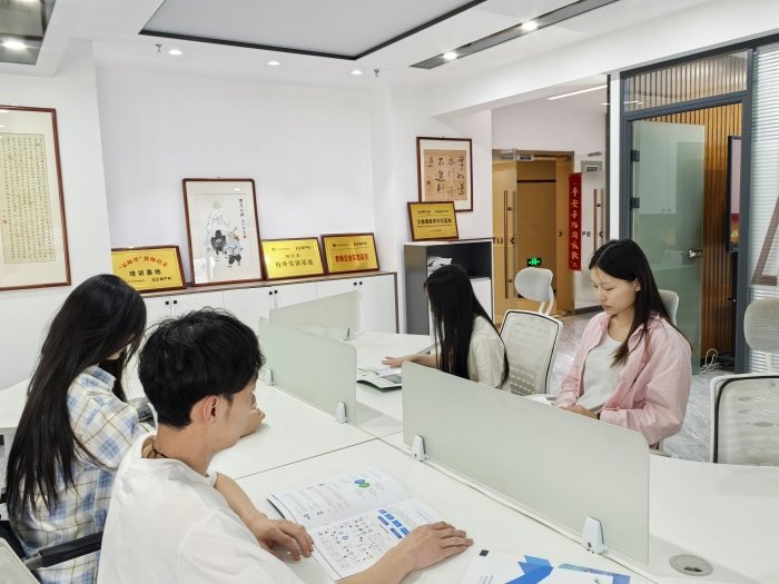 北京指南针科技发展股份有限亿百手机版