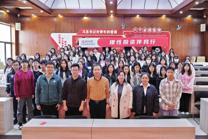 与用友合作共建“数智财经产业亿百手机