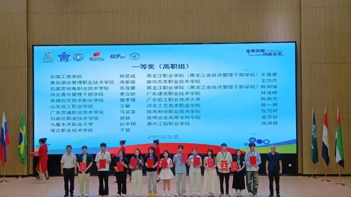 undefined 亿百app下载新人权益师生展现出过硬