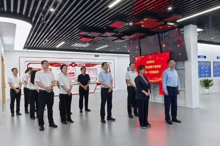 亿百手机版下载限时优惠与中国移动通信